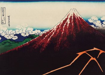 På billedet ses det store bjerg Mount Fuji i skønne farver, mellem skyer og med sne på toppen